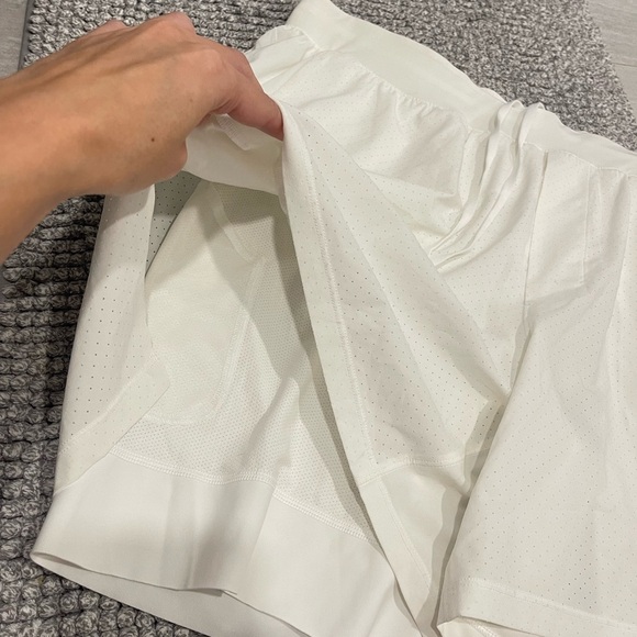 Lululemon Vented Tennis Short Bone - Picture 5 of 7